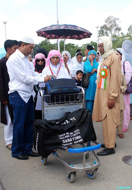 Haj pilgrimage to Mecca - See-off at Imphal Tulihal Airport :: 10 October 2011