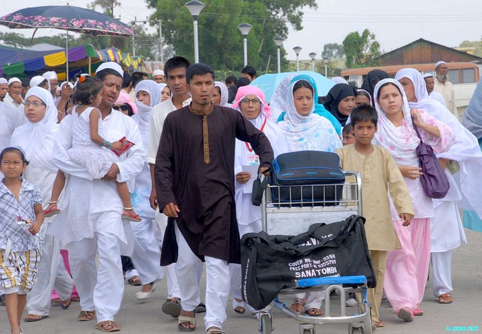 Haj pilgrimage to Mecca - See-off at Imphal Tulihal Airport :: 10 October 2011