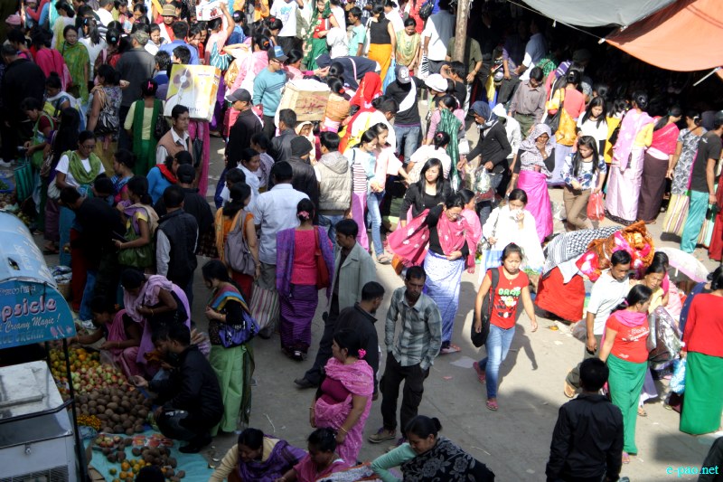 Ningol Chakkouba Shopping :: A very crowded scene at Ema Keithel, Imphal :: November 13 2012