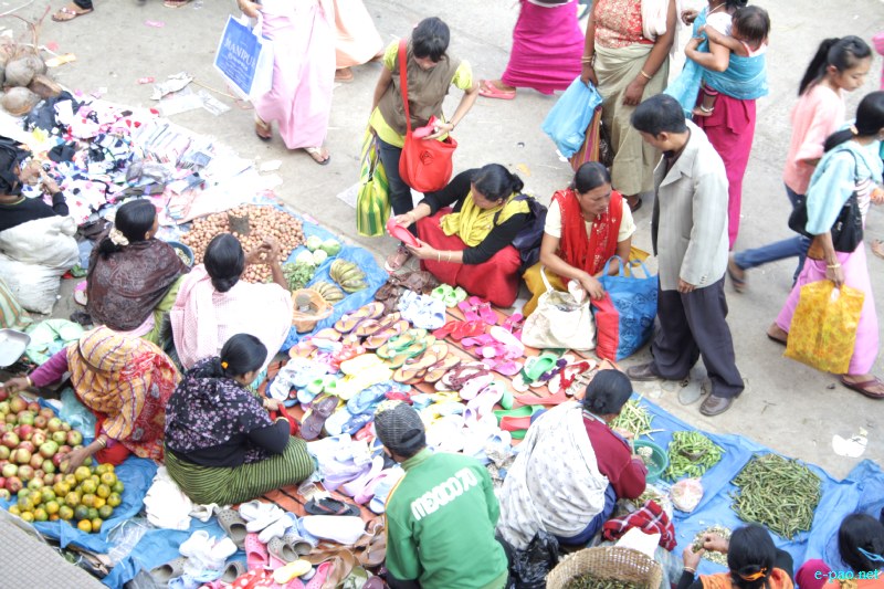 Ningol Chakkouba Shopping :: A very crowded scene at Ema Keithel, Imphal :: November 13 2012