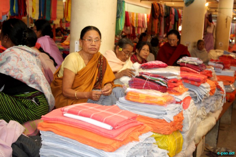 Ningol Chakkouba Shopping :: A very crowded scene at Ema Keithel, Imphal :: November 13 2012