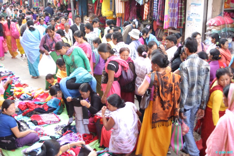 Ningol Chakkouba Shopping :: A very crowded scene at Ema Keithel, Imphal :: November 13 2012