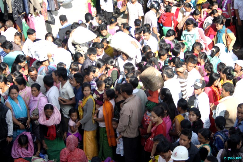 Ningol Chakkouba Shopping :: A very crowded scene at Ema Keithel, Imphal :: November 13 2012