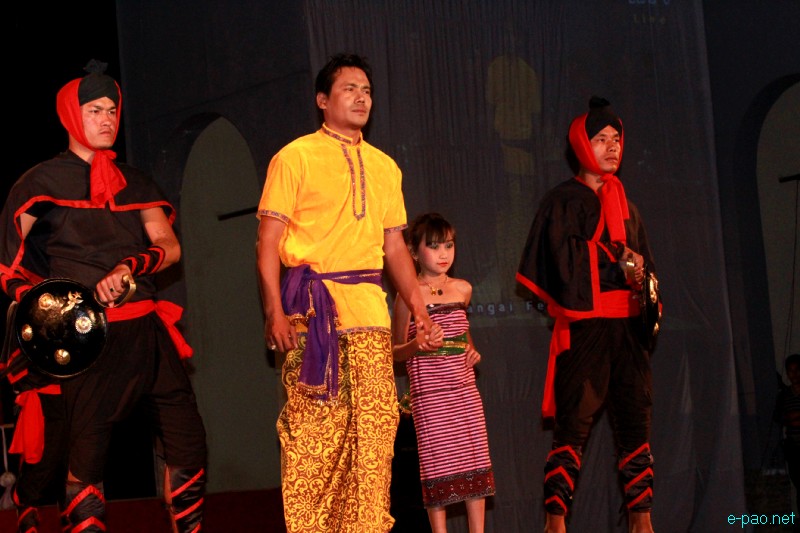 Fashion show featuring personalities of Manipur at Manipur Sangai Tourism Festival 2012 :: 29 Nov 2012