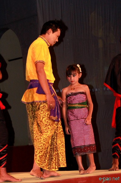 Fashion show featuring personalities of Manipur at Manipur Sangai Tourism Festival 2012 :: 29 Nov 2012