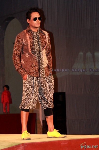 Fashion show featuring personalities of Manipur at Manipur Sangai Tourism Festival 2012 :: 29 Nov 2012