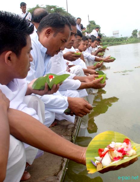 Tarpan Katpa tribute to the martyrs of June 18 at Kekrupat, Imphal :: October 01 2012