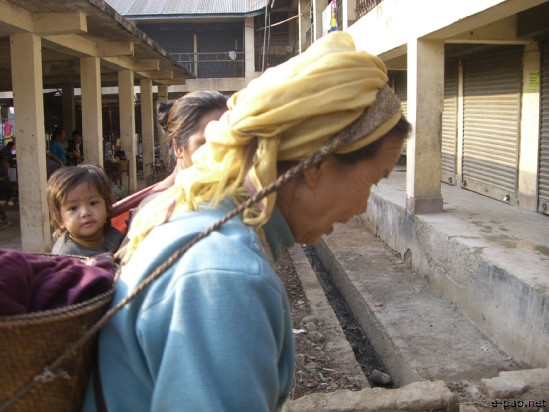 Scenes from a busy Moreh Market :: 2008