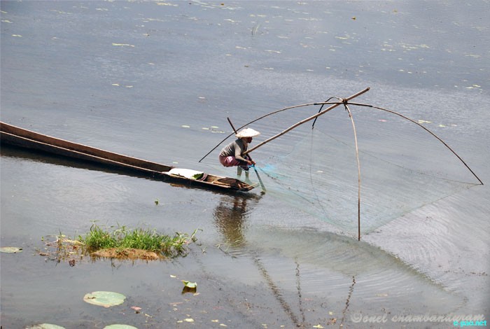 Loktak Fishing : Landscape Photos of Manipur by Onel Shambanduram ::  2011