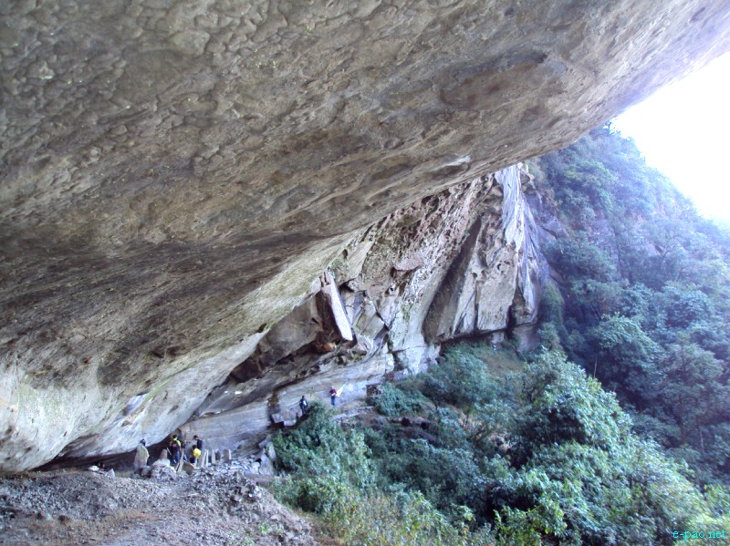 A trekking expedition to  Magulong Kisha hill and Gaidelu Cave Exploration in Tamenglong District :: November 2012