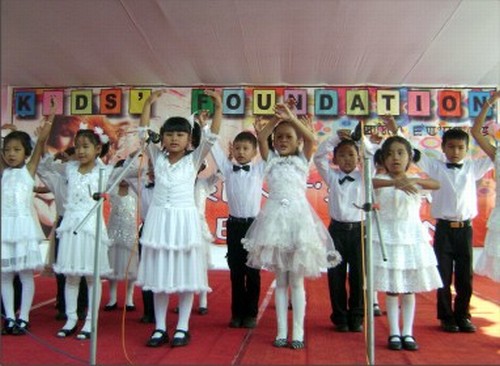 Kids' Foundation students perform during the celebration of Parents' Day 2010