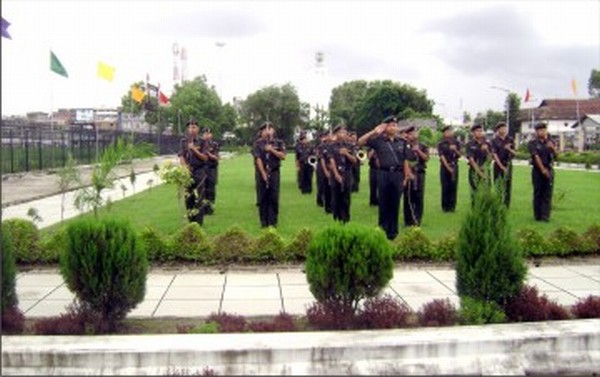 Manipur Rifles personnel offering gun salute on the occasion of Kargil Vijay Diwas