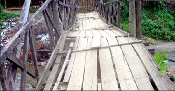 A rickety bridge at Moreh poses grave threat to the safety of the people