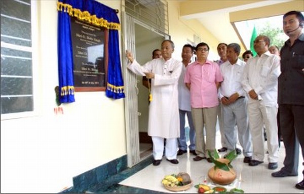 CM inaugurates sports hostel, Speaker I Hemochandra looks on 