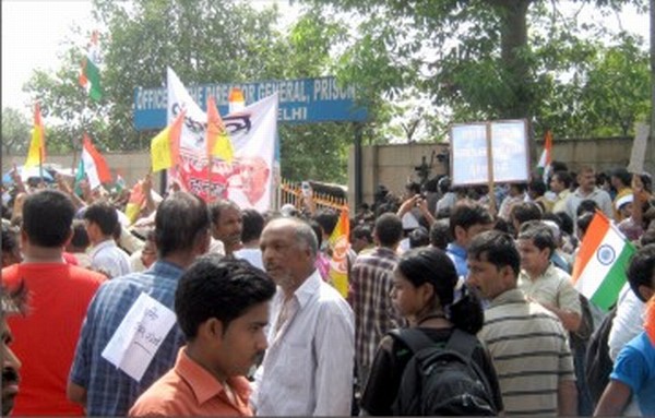 Supporters thronging Tihar jail