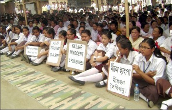 School students on dharna against the bomb blast