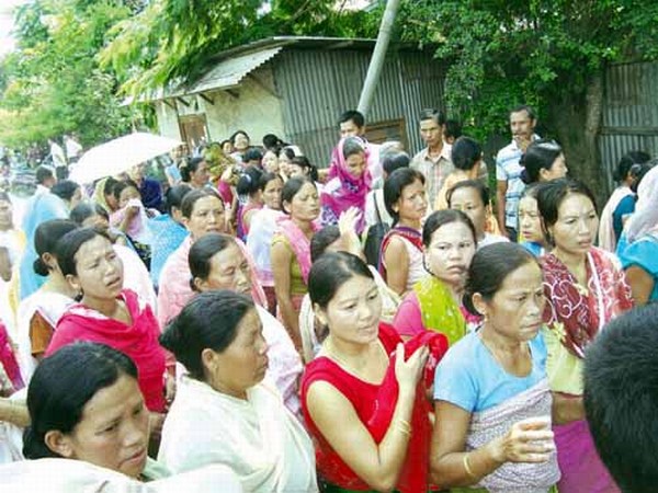 Womenfolk storming Mayang Imphal Police Station 