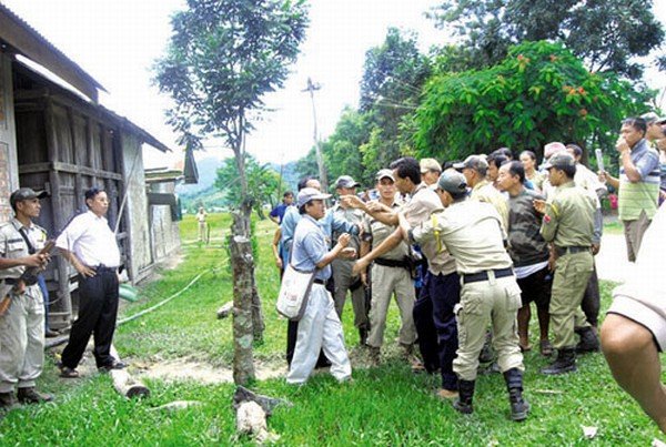 Villagers preventing RTI activists from inspection tour at Wakhong Primary School as police intervene to control the situation in August 27 2011 