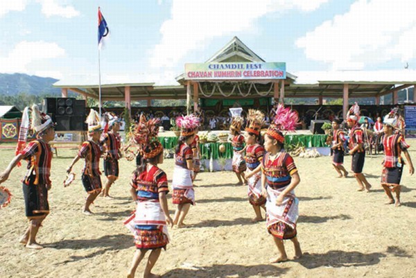 A traditional Tarao dance being performed during Chaavan Kumhrin celebration