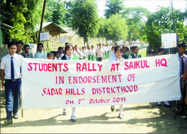 Students stage a pro-Sadar Hills rally at Saikul