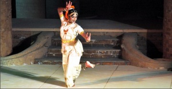 A solo performance underway at the Bhagyachandra National Dance Festival