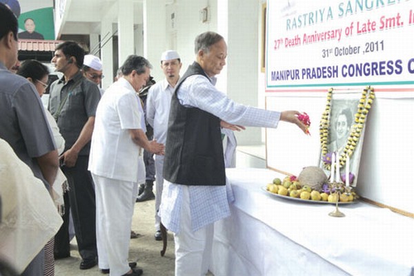 CM, O Ibobi offering floral tributes to the portrait of Late Indira Gandhi