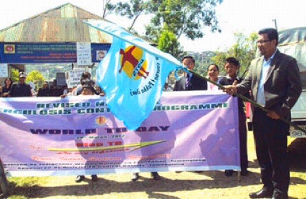 Tamenglong DC, C Athur W IAS flagging off rally to mark World TB Day at Tamenglong district headquarters
