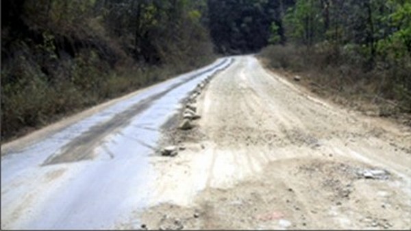 Maram-Khongnem stretch of NH-2, the repairing work of which has been stopped 