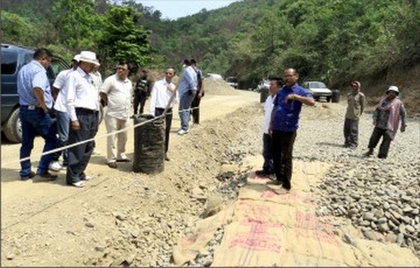 Works Minister, PWD officials survey NH-2 development work