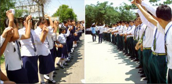 Students forming human chain along Imphal-Moreh and Tiddim Line routes