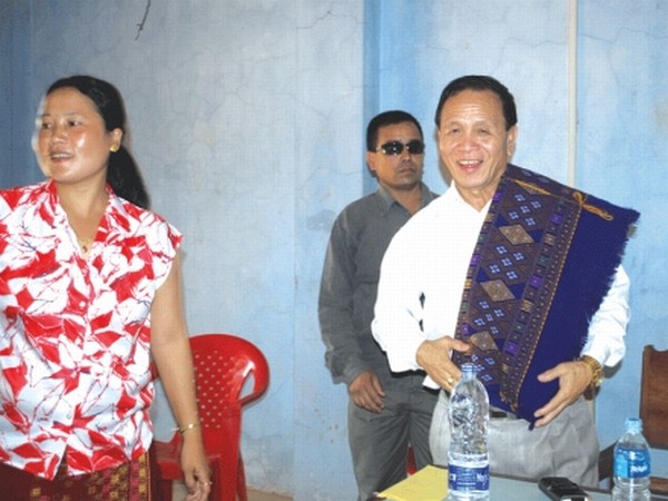 MLA of Saikul A/C Yamthong Haokip being accorded warm welcome during his inspection visit