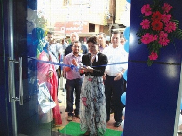 Boxer MC Mary Kom opening the second ever Samsung Smart Cafe in North East at Paona Bazar, Imphal