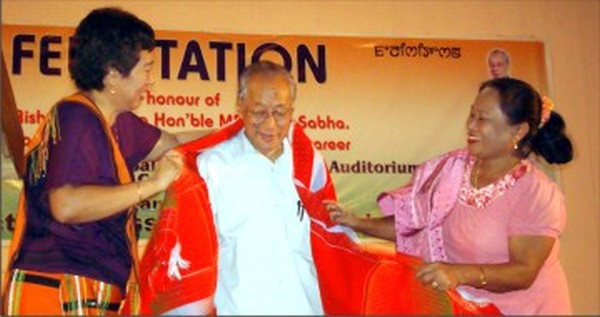 Rishang Keishing being honoured on the occasion