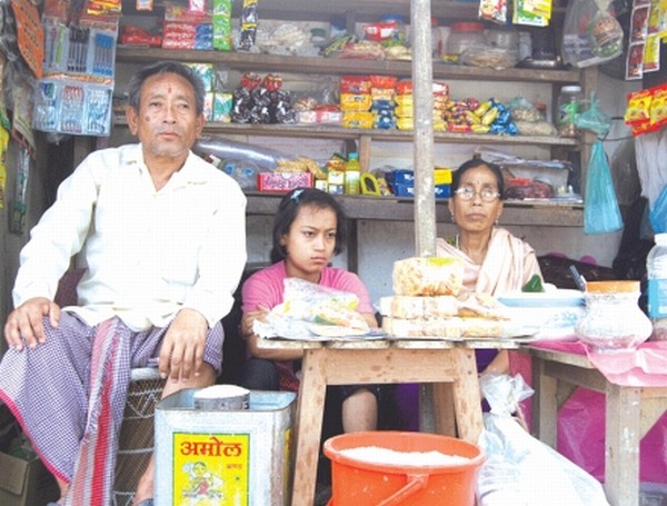 Longjam Bidyarani (middle) and her grandmom (right)