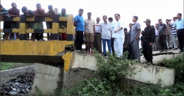 Works Minister Dr Kh Ratankumar and PWD officials at the site of the bridge that collapsed