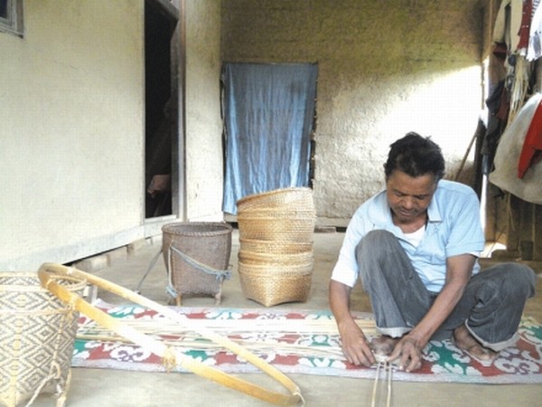 A Maring artisan making bamboo baskets