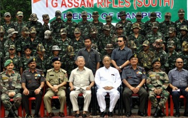 The surrendered cadres along with the CM, HM, DGP, IGAR (S)