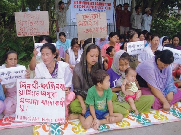 Locals of Laingam Khul staged a sit-in-protest demanding release of abducted labourers