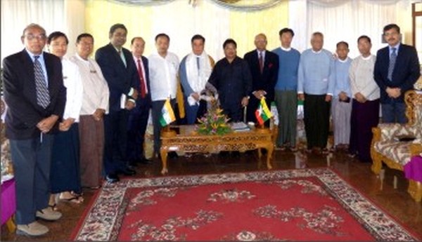 The delegation led by the ICC with Myanmarese officials