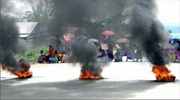 Tyres being burnt at Khangabok to protest arrest of a civilian