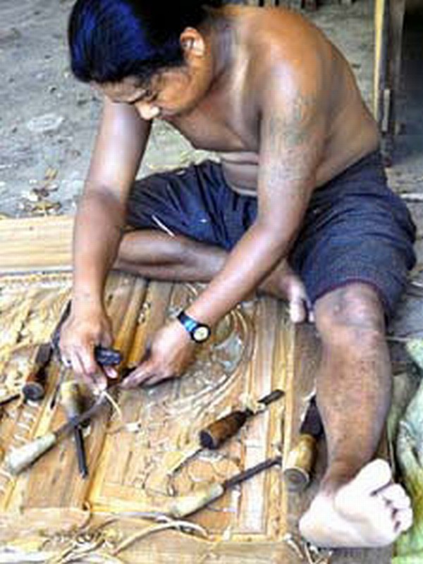 Wood carvers from Tamu and Namphalong