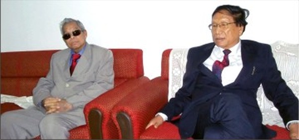 Isak Swu and Th Muivah speaking to newsmen at Dimapur airport