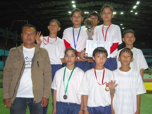 Players of United Youth Club, Khurai Lairikyengbam Leikai who won the Overall Team Champion's title