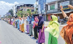 Human chains ring out demand for NRC