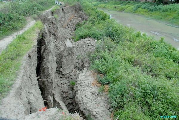 Landslide at Imphal River near Khuman Lampak :: July 01 2009