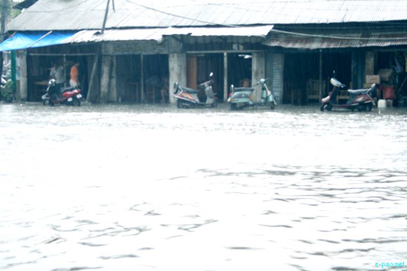 Just 30 minutes of rain can flood the road of Imphal city at Yaiskul :: 29 May 2012