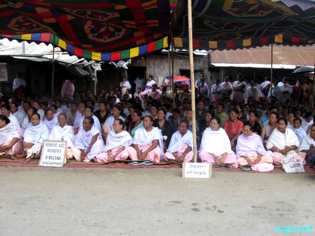 Sit-in-protest at Sangakpham Bazaar, Imphal :: 04 August 2011