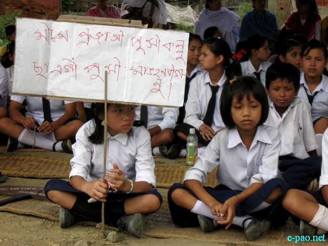 Sit-in-protest at Sangakpham Bazaar, Imphal :: 04 August 2011