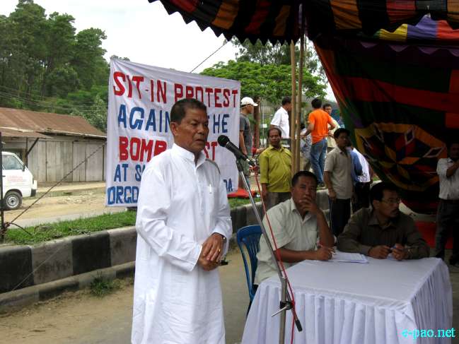 Sit-in-protest at Sangakpham Bazaar, Imphal :: 04 August 2011