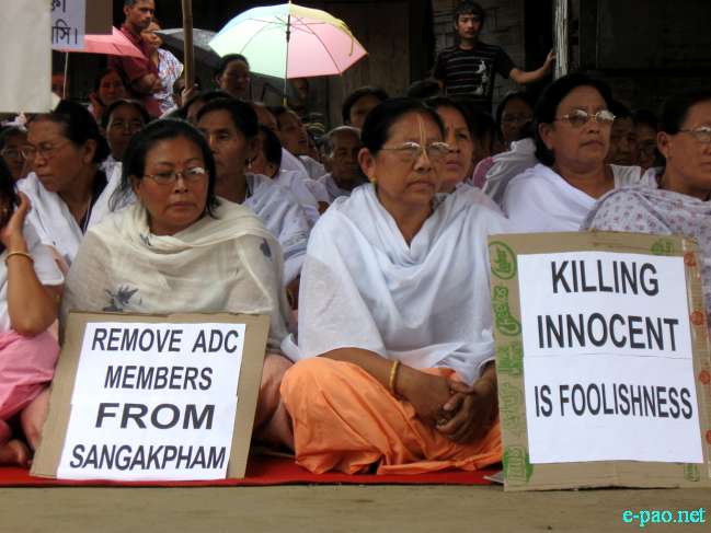 Sit-in-protest at Sangakpham Bazaar, Imphal :: 04 August 2011